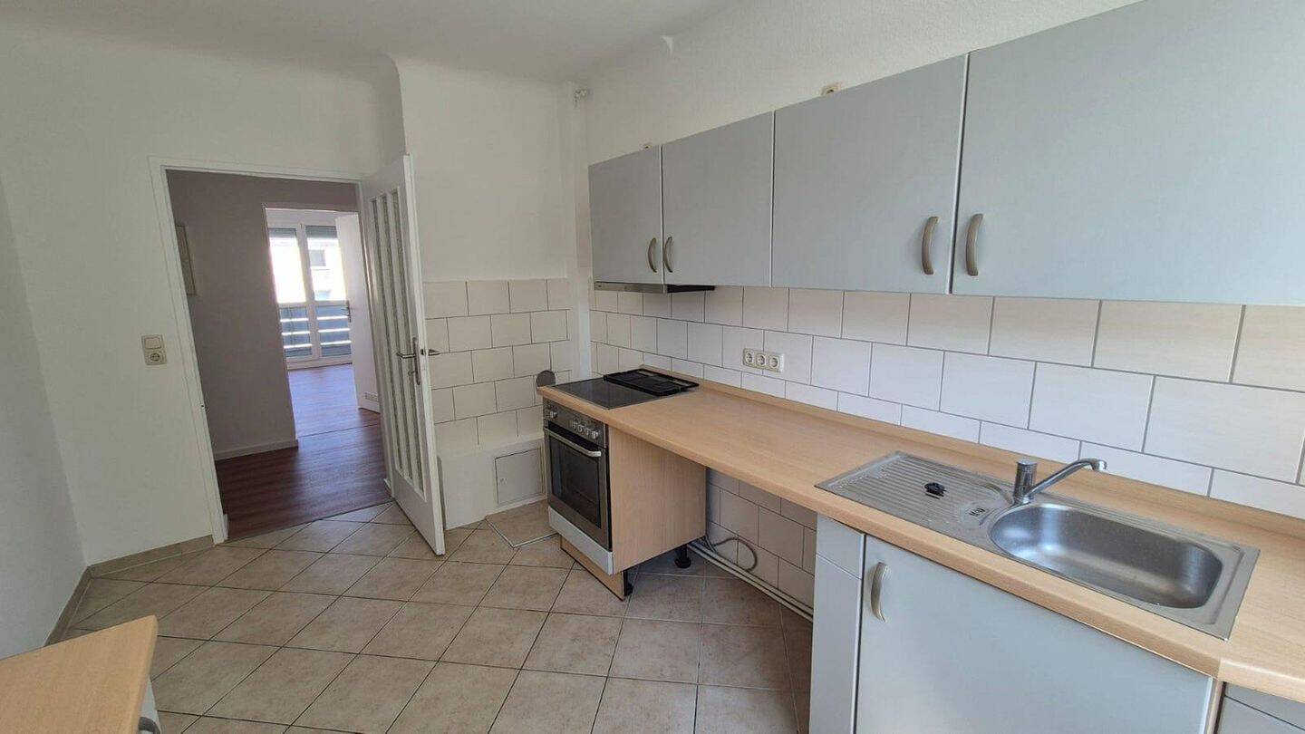 Frisch renovierte 3-Zimmer-Wohnung mit Balkon im energetisch modernisierten Mehrfamilienhaus – Nürnberg – Vorschaubild 9