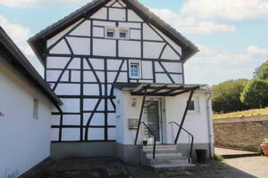 Wohnen mit Charakter: Charmante Fachwerk-Idylle mit Anbau in Essen