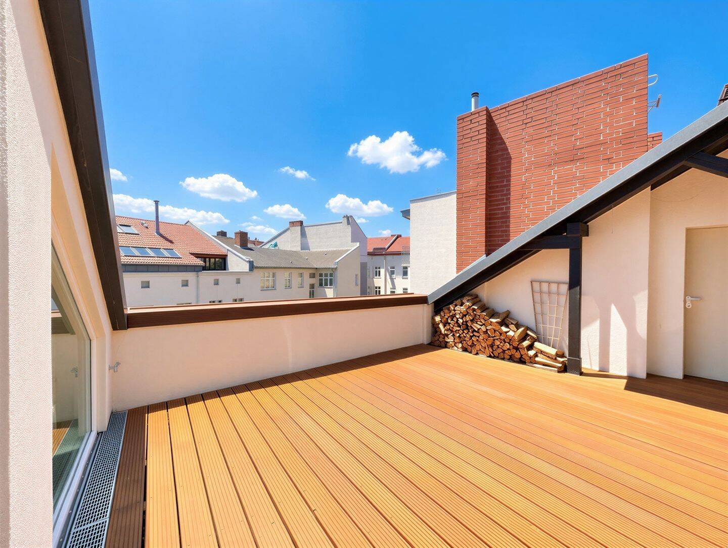 Große Terrasse | 3 Zimmer | Kamin | Dachgeschossmaisonette nahe Bergmannkiez |