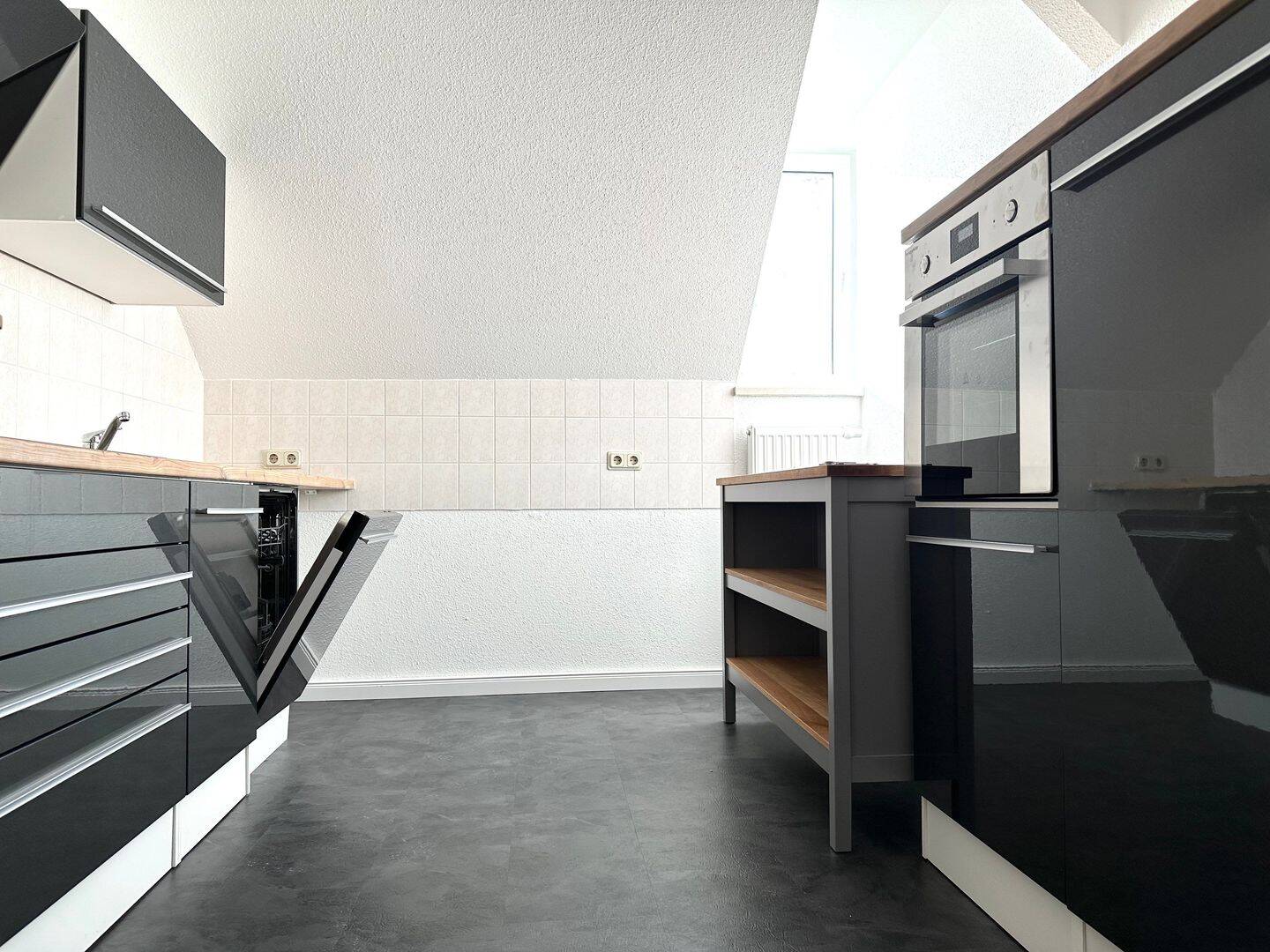 Attraktive Maisonette-Wohnung mit hochwertiger Einbauküche – Chemnitz – Vorschaubild 2