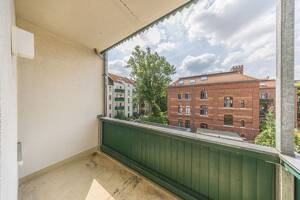 Renoviert I Balkon I Tageslichtbad mit Wanne I geräumige Küche mit Einbauküche I Aufzug – 4299 Leipzig – Vorschaubild 9