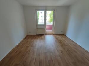 Wohnen im Erdgeschoss- mit Balkon und Tageslichtbad – 6217 Merseburg – Vorschaubild 2