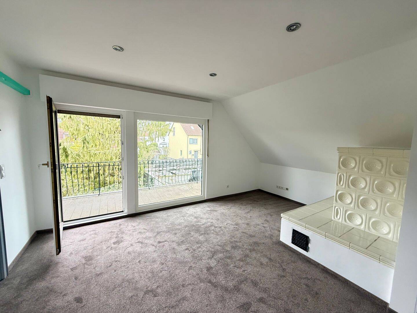 Großzügiges 1-Zi-Apartement mit Küche und Balkon in Fürth (Burgfarrnbach)