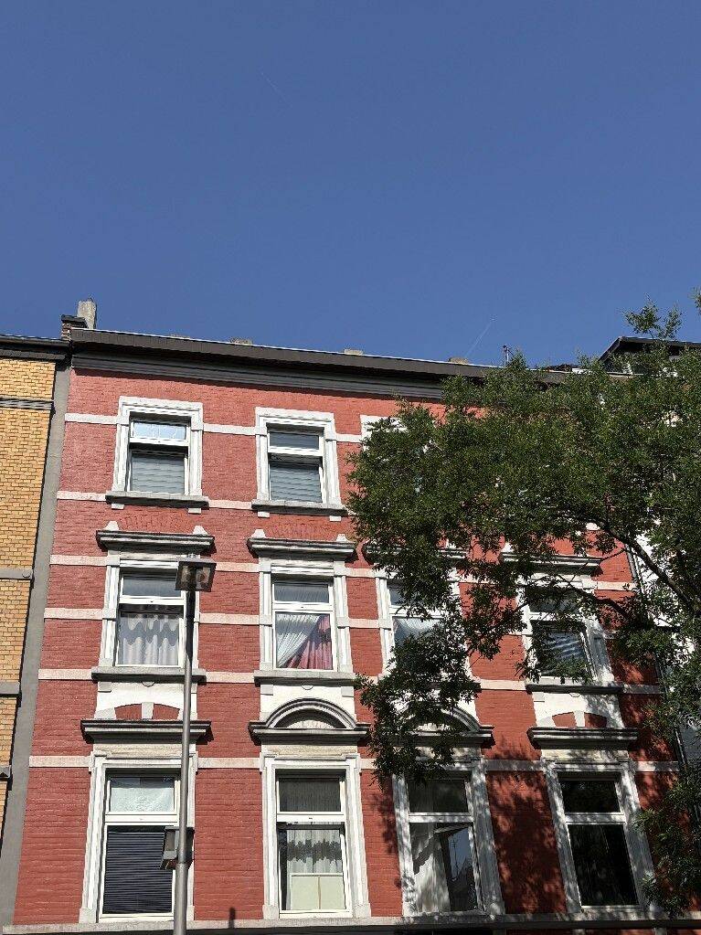Wohn-/Geschäftshaus in aufstrebender Lage - mit großer Ausbaureserve !