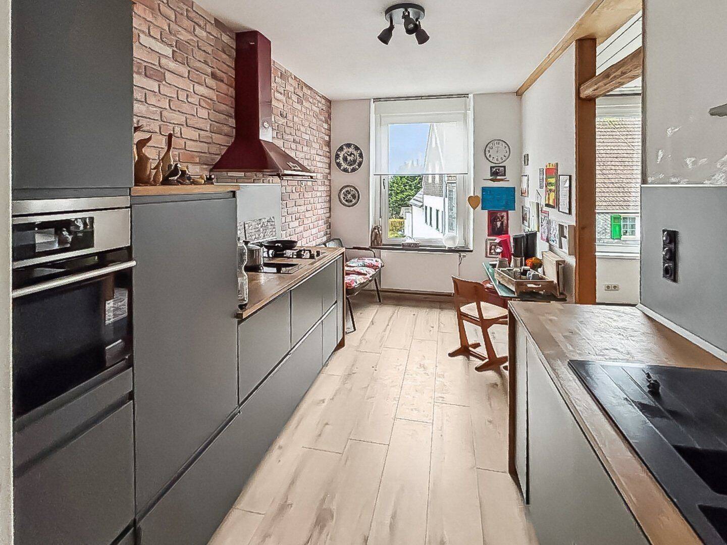 Top-gepflegtes, modernisiertes und individuell nutzbares freistehendes 4-Parteienhaus in Sprockhövel – Sprockhövel – Vorschaubild 6
