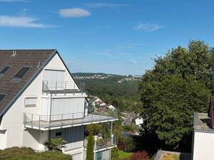 Ideale Lage mit Ausblick nahe der Uni Stuttgart-Vaihingen - freie, praktische, renov.-bed. 3-Zimmer-ETW mit Südost-Balkon und TG-Platz – 70569 Stuttgart – Vorschaubild 2