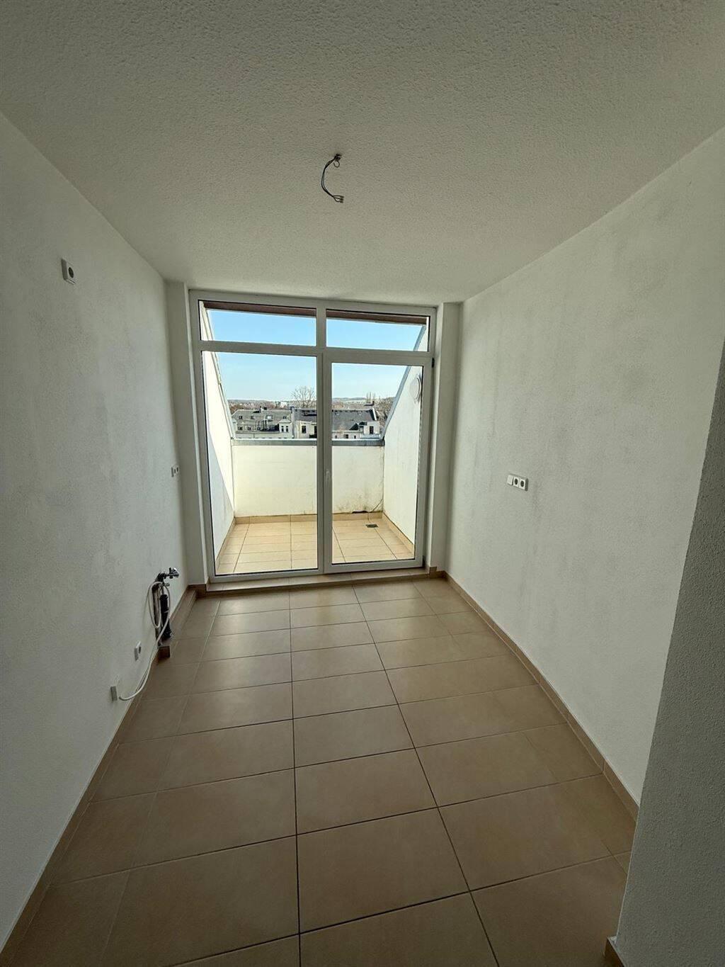 Kompakte DG 3-Zimmer mit Aufzug, Laminat, Dachbalkon und Eckwanne in guter Lage! – Chemnitz – Vorschaubild 8