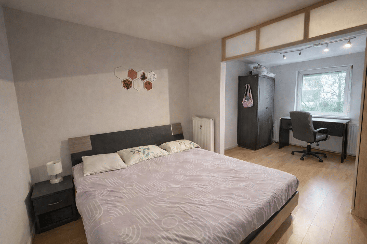 Attraktive Zwei-Zimmerwohnung mit Wintergarten in begehrter Lage zu verkaufen – Fürth – Bild 1 von 8
