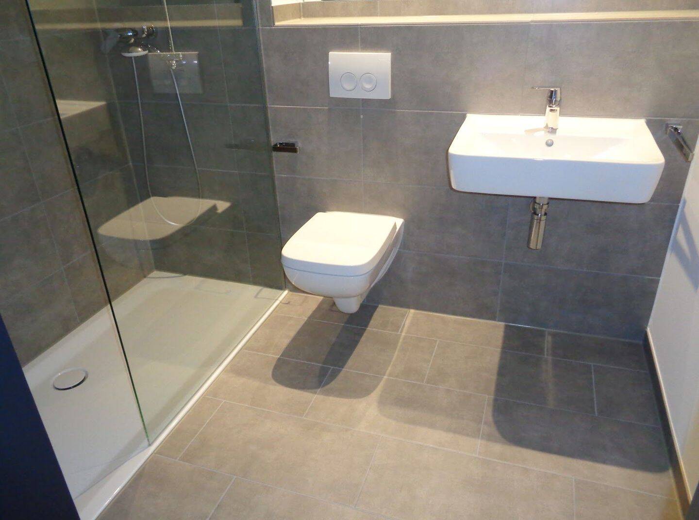 WG-Zimmer im Campus Nähe FH, moderne Ausstattung, Design-Möbel, Einbauküche, Duschbad, Terrasse – Bielefeld – Vorschaubild 5
