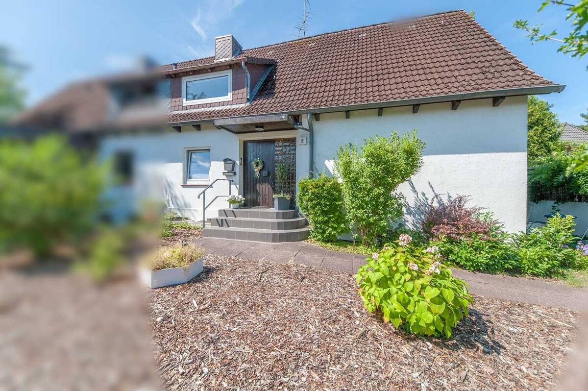 Wohlfühl-Doppelhaushälfte in Sackgassenlage mit traumhaftem Garten, Vollkeller, Garage – 21077 Hamburg – Bild 1 von 9