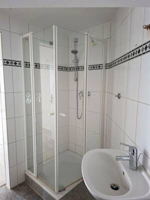 ***Charmante Wohnung im Erdgeschoss mit Gartenanteil sucht nette Mieter*** – 46047 Oberhausen – Vorschaubild 8
