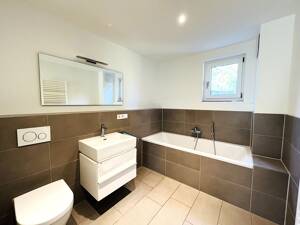 Einziehen und wohlfühlen! Hochwertige 4-Zimmer-Wohnung mit viel Sonne! – 22143 Hamburg – Vorschaubild 7