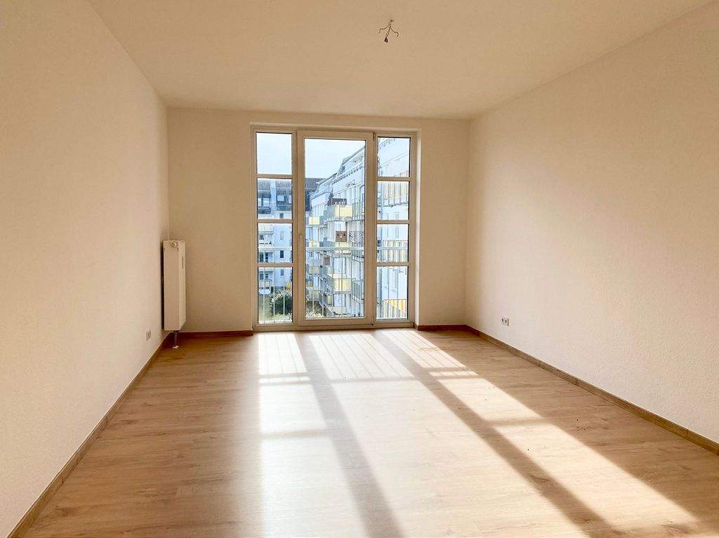 Helle 2-Raumwohnung mit Balkon und Einbauküche in Schloßchemnitz zur Miete!