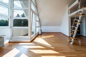 Wohnen zwischen Natur und urbaner Nähe - Dachgeschosswohnung mit Galerie und zwei Balkonen – 80939 München – Vorschaubild 9