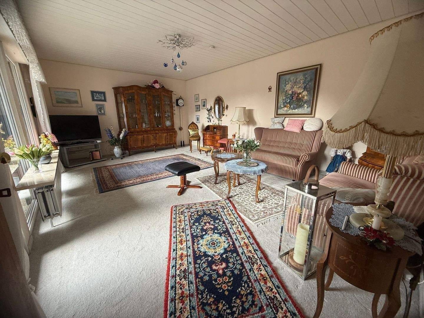 Würzburg OT Oberdürrbach ~ Gepflegter Winkelbungalow mit Plana Einbauküche ~ Garten und Terrasse ~ Garage und Stellplatz – Würzburg – Vorschaubild 9