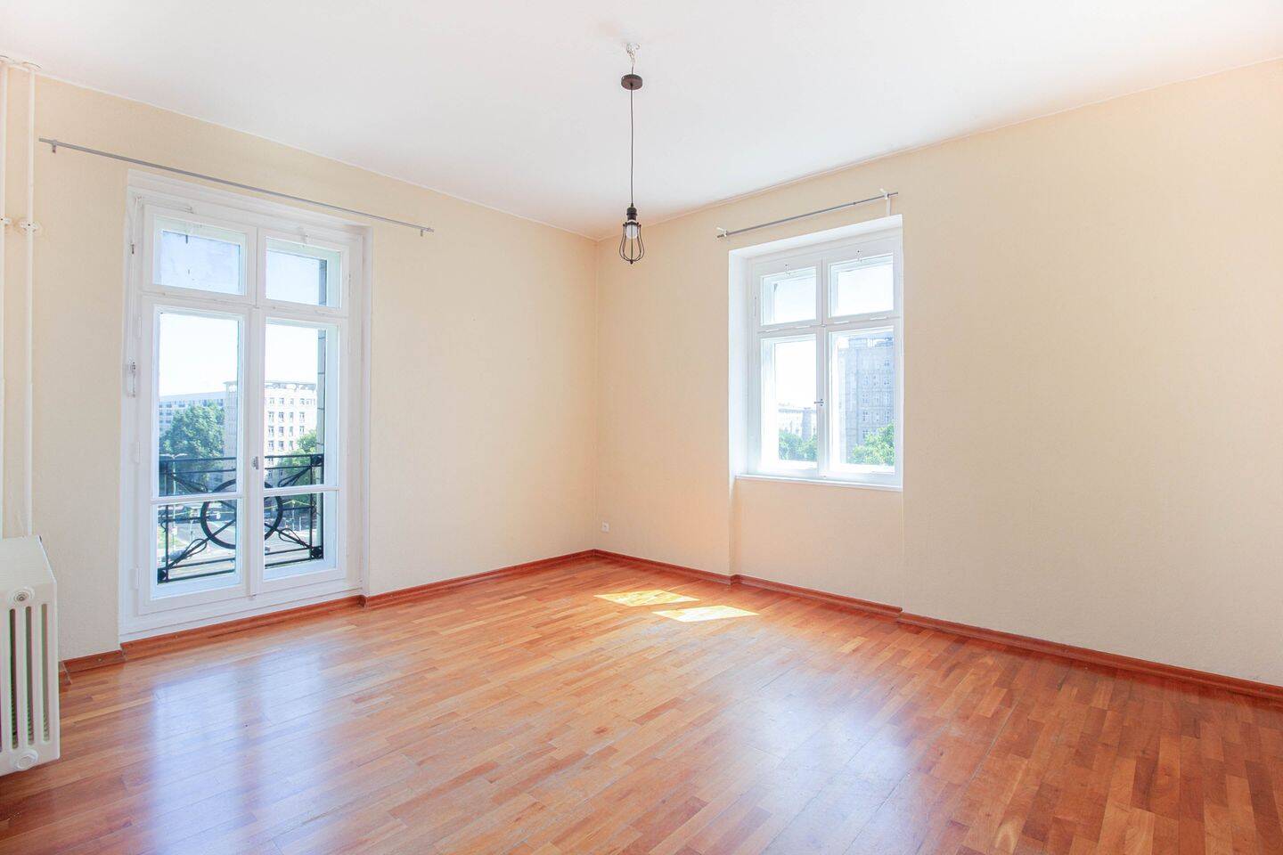 Großzügiges Wohnen mit Aufzug, Stellplatz und grünem Rückzugsort in Berlin
