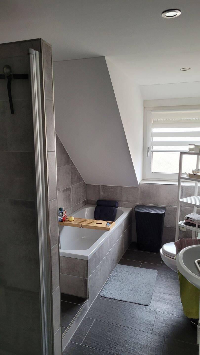 Großzügige 5-Zimmer-Wohnung mit Balkon und großer Einbauküche in Nürnberg-Altkatzwang – Nürnberg – Vorschaubild 4