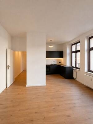 Erstbezug nach Sanierung: 2-Zimmer-Altbauwohnung mit Balkon, Aufzug & Einbauküche direkt am Dom – 39104 Magdeburg – Vorschaubild 5