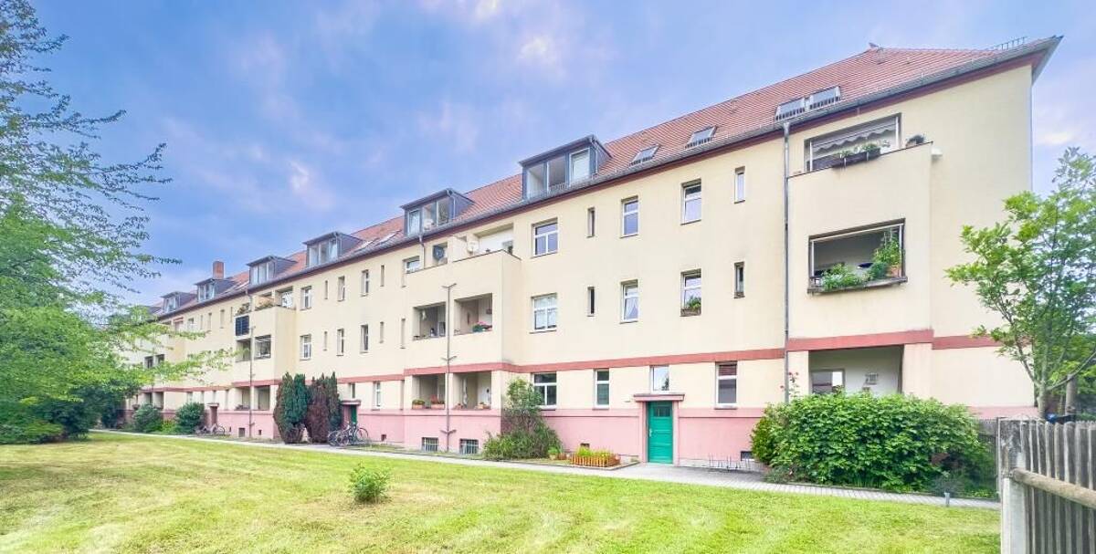 JETZT KAUFNEBENKOSTEN EINSPAREN! 2,5 ZI. WOHNUNG ALS KAPITALANLAGE in grüner & ruhiger Wohnlage. – Schulze-Delitzsch-Straße 28, 1279 Ortsamtsbereich Blasewitz – Bild 1 von 9