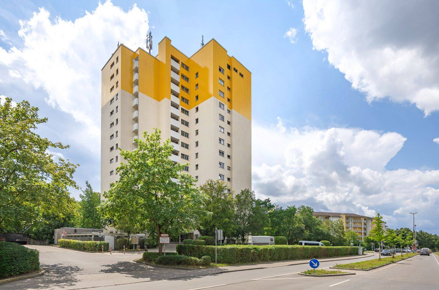 Panorama Tower|3-Zimmer-Wohnung mit Balkon & Tiefgarage (8.OG) – Germering – Vorschaubild 2
