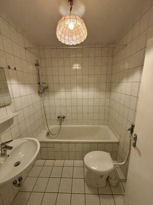 Bezugsfreie 1-Zimmer-Wohnung mit Gartenabteil und viel Potenzial – 81675 München – Vorschaubild 6