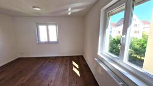 Moderne 4-Zimmer-Wohnung in Toplage in Esslingen – mit Einbauküche, Tageslichtbad, Loggia und Gartenanteil – 73728 Esslingen am Neckar – Vorschaubild 2