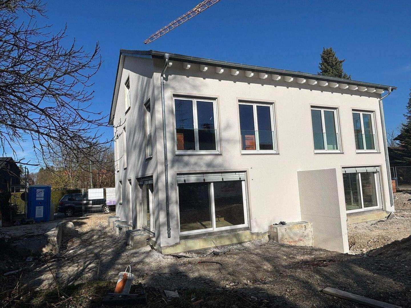elegante Doppelhaushälfte, ruhiger großer Südgarten, Baubeginn erfolgt und Nachbarhälfte bereits verkauft – Krailling – Bild 1 von 9