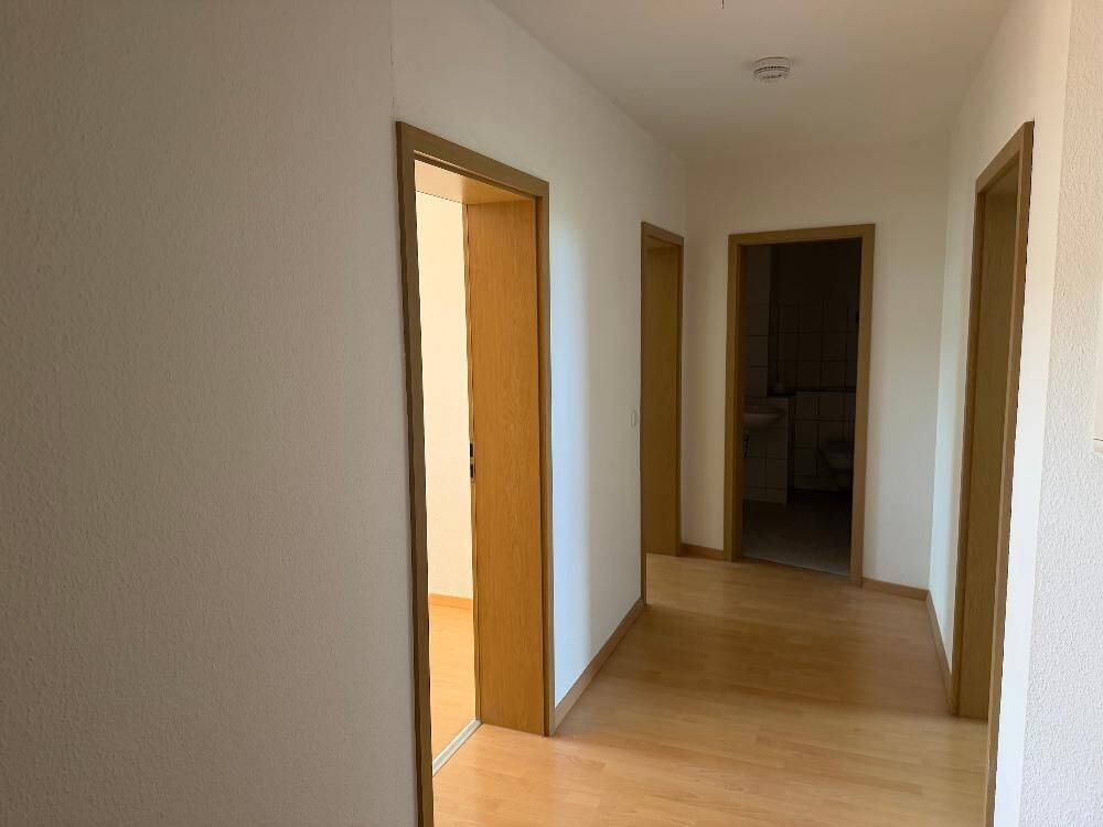 Tolle 2-Zi Dachgeschosswohnung mit Essbereich an der Küche – Chemnitz – Vorschaubild 3