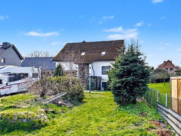 Mehrfamilienhaus in 21218 Seevetal mit 215 m² kaufen