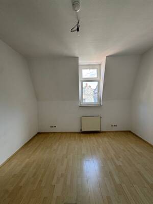 "GOOD NEWS" IM NORDEND: Sonnige Altbauwohnung mit 2 Zimmern und Tageslichtbad -sofort frei-. – 60318 Frankfurt am Main – Vorschaubild 4