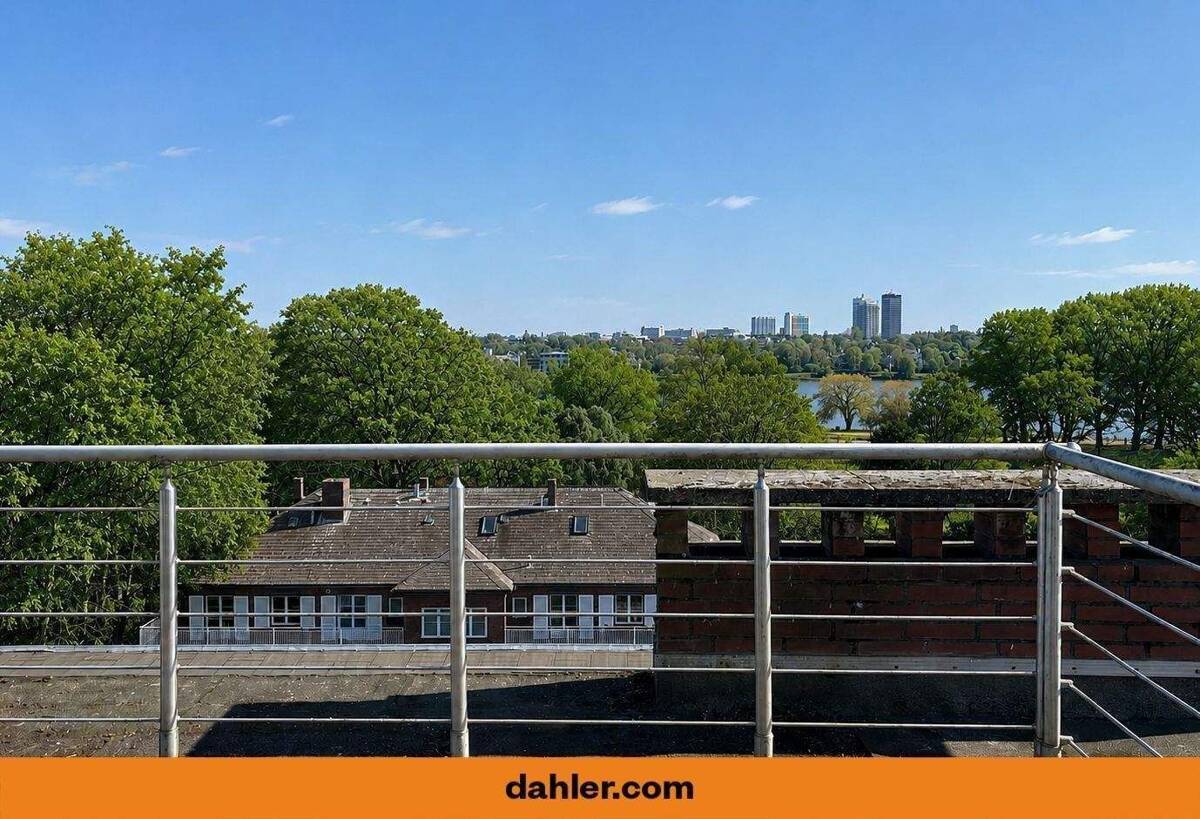 Loftartige Dachgeschosswohnung in Premiumlage – mit Blick auf die Alster – 20148 Hamburg – Bild 1 von 9