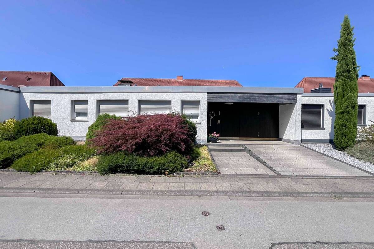 Gepflegter, barrierefreier Bungalow mit Garten und Garage – 51373 Leverkusen – Bild 1 von 9