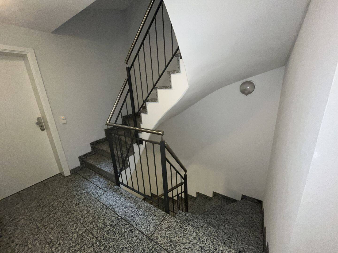 Moderne 3-Zimmer-Wohnung mit Wintergarten und Tiefgaragenstellplatz nähe Ludwigsplatz - frei ab 01.08.2026 – Karlsruhe – Vorschaubild 4