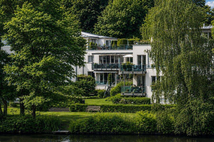 Exklusive Penthouse-Wohnung mit 2x TG-Stellplätzen und Traumblick über die Trave auf die Altstadt!
