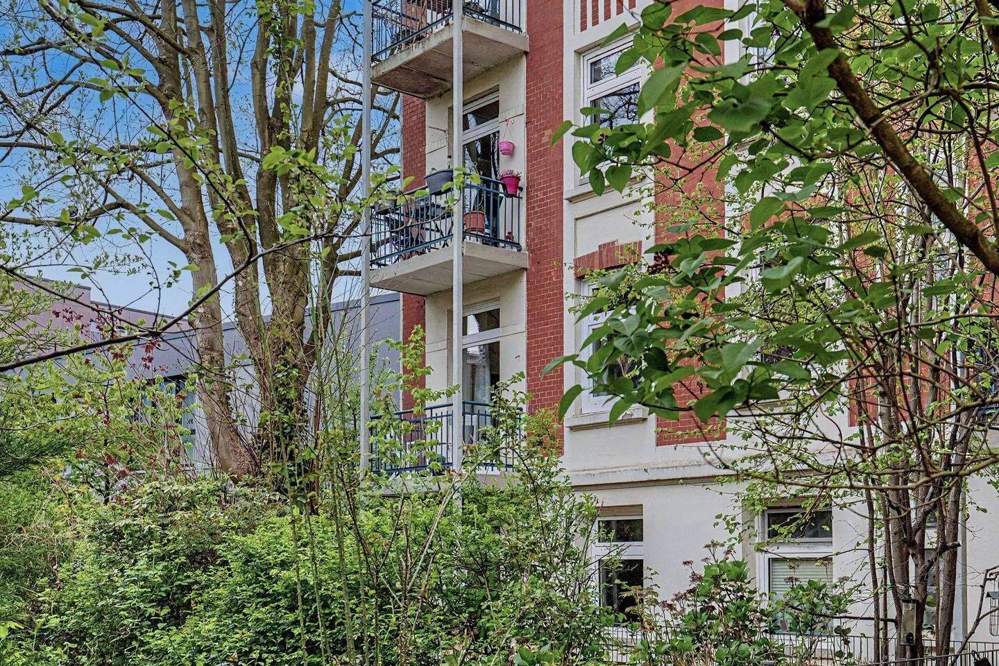 Erstbezug - Sanierter 3 Zimmer Altbau in guter Lage