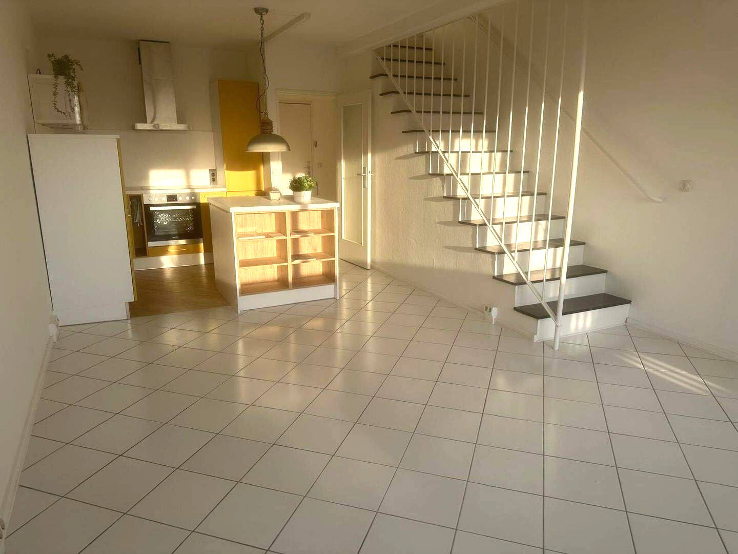 Architektur Ikone, modernes Wohnen frei Maisonette-Whg. mit Aufzuf u. tollem Balkon u. Weitblick in Berlin-Westend – Berlin – Vorschaubild 3