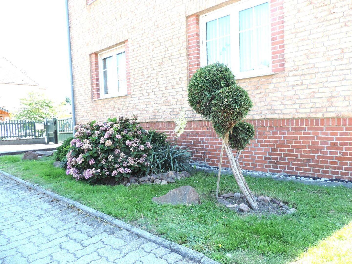Gut ausgestattetes Zweifamilienhaus mit Möglichkeit für Gewerbe – Dessau-Roßlau – Bild 1 von 9