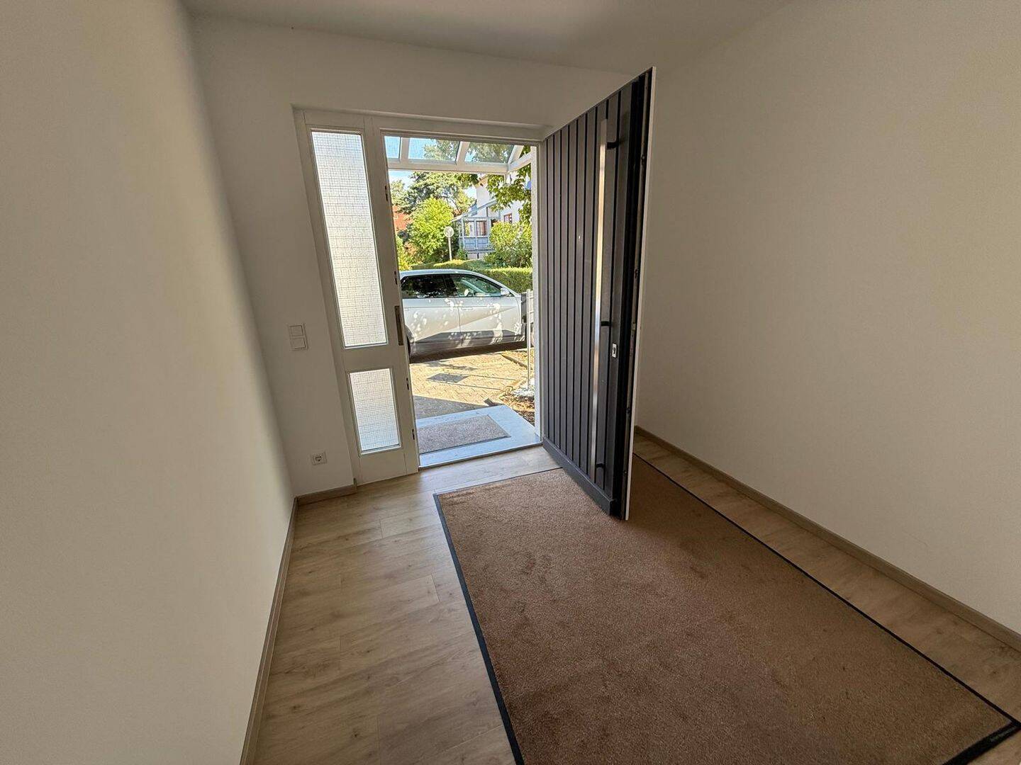 Neuwertig renoviertes Einfamilienhaus mit Garten und Doppelgarage zur Miete – Nürnberg – Vorschaubild 4