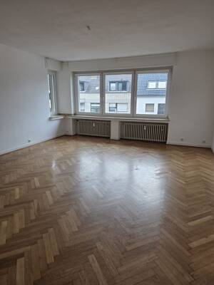 Top geschnittene und renovierte Altbauwohnung mit Flair und großer Terrasse. Nähe Tierpark ! Traumhafter Ausblick ins Wäldchen ! – 41199 Mönchengladbach – Vorschaubild 3