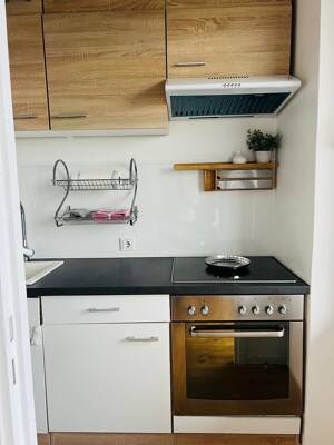 Geräumige 1-Zimmer-Wohnung mit Balkon und Einbauküche in München – 81477 München – Vorschaubild 2