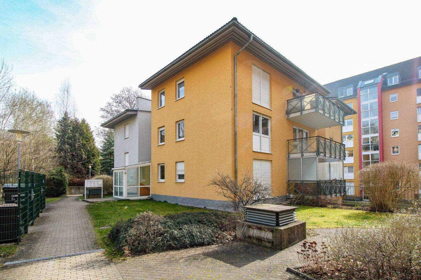 Bezugsfreie 2-Zi.-Wohnung mit Loggia und Tiefgaragenstellplatz in Schloßchemnitz – Chemnitz – Bild 1 von 9