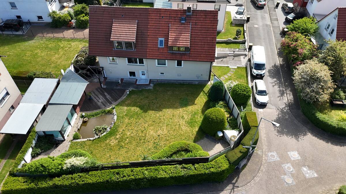 Liebevoll gestaltetes Zweifamilienhaus mit Einliegerwohnung in Niestetal-Sandershausen – Niestetal – Bild 1 von 9