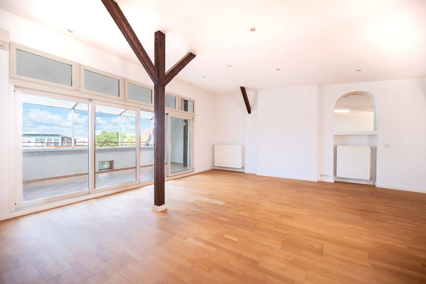 ? Lichtdurchflutetes Penthouse am Tegeler See - 3-Zi-Whg mit 3 Balkonen, EBK & Whirlpoolwanne – Berlin – Vorschaubild 2
