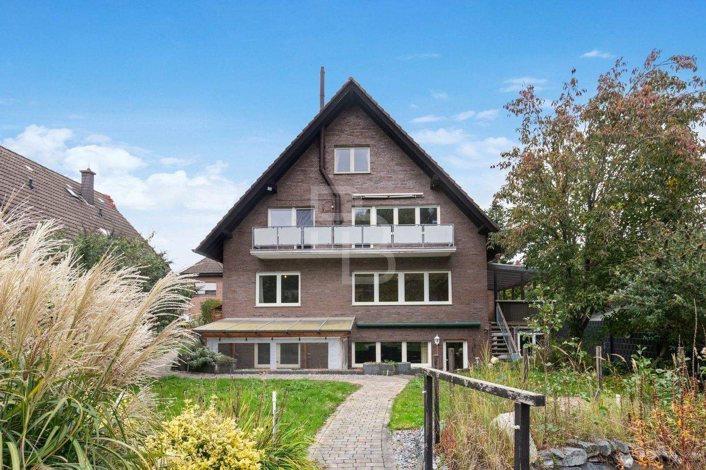 Bezugsfertiges Mehrgenerationenhaus mit Zugang zur kleinen Erft! – Bergheim – Bild 1 von 9