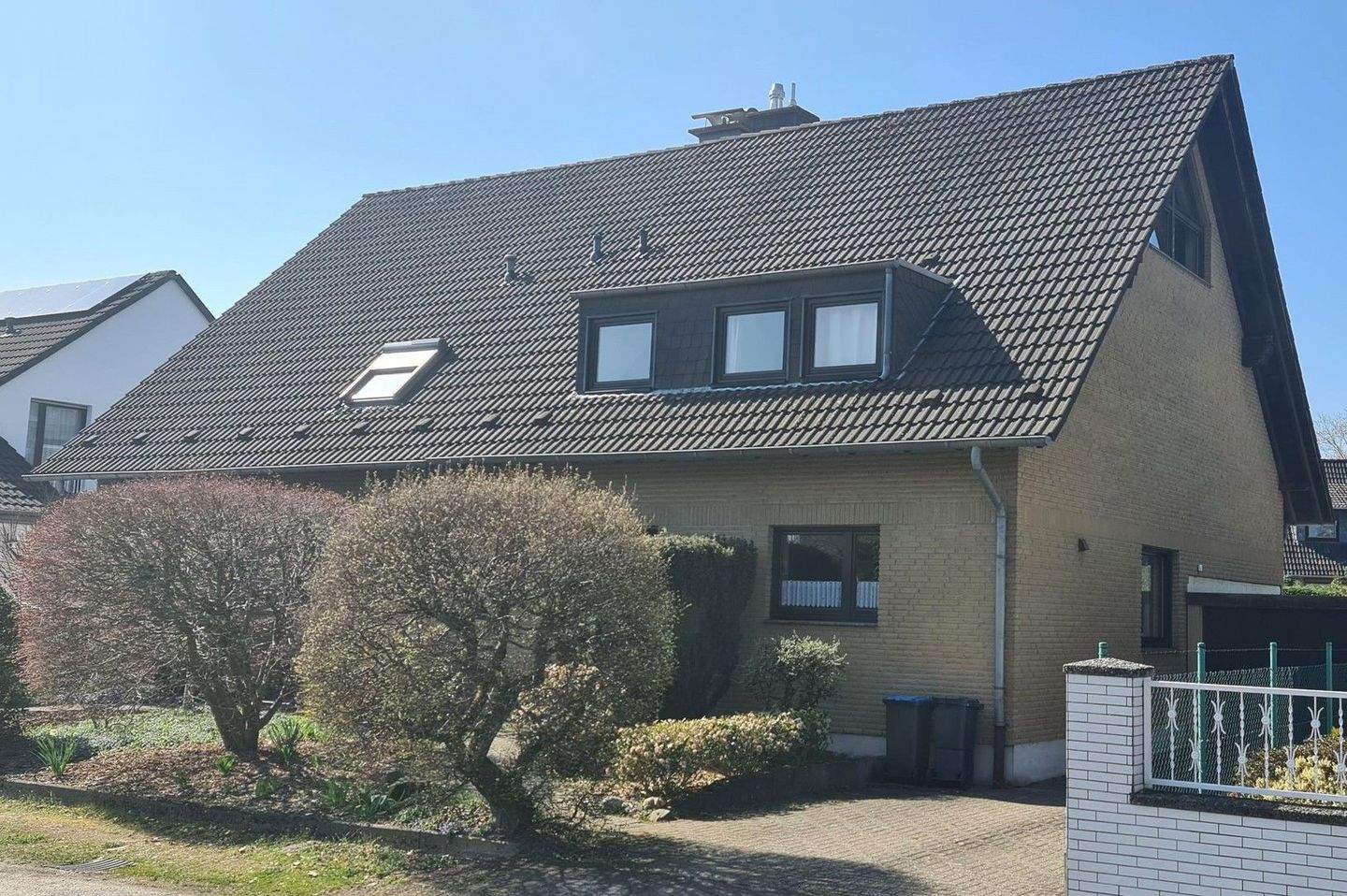 Doppelhaushälfte in Wiescheid ideal für junge Familie mit kleineren Kindern - Keine Makler etc.! – Langenfeld (Rheinland) – Bild 1 von 9