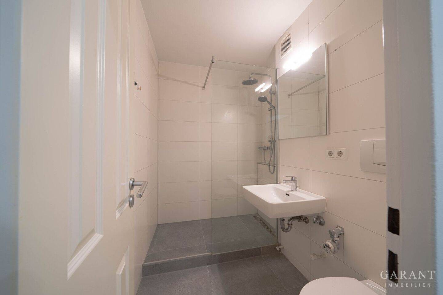 Lichtdurchflutete 3 Zimmer-Wohnung in München-Moosach - Mit Balkon, Loggia & moderner Sanierung – München – Vorschaubild 5