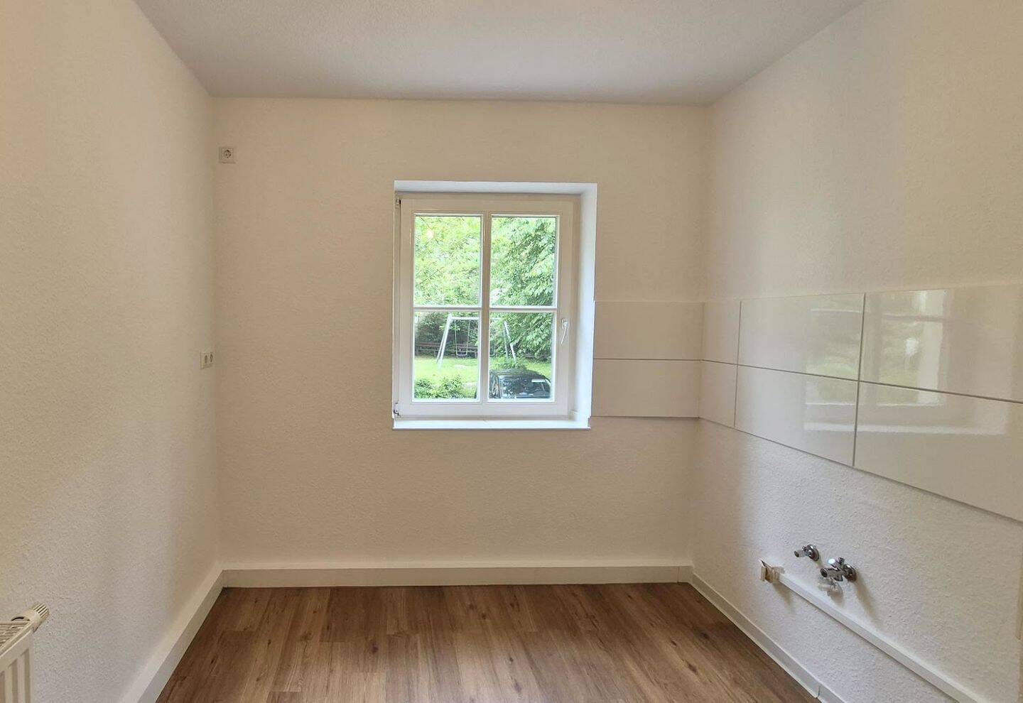 ... mit Blick zum Innenhof - renoviertes 2-Zimmer-Apartment + Tageslichtbad + separate Küche – Rostock – Vorschaubild 5