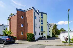 Modernisierte 2-Zimmer-Wohnung mit großer Loggia in Rahm-West.