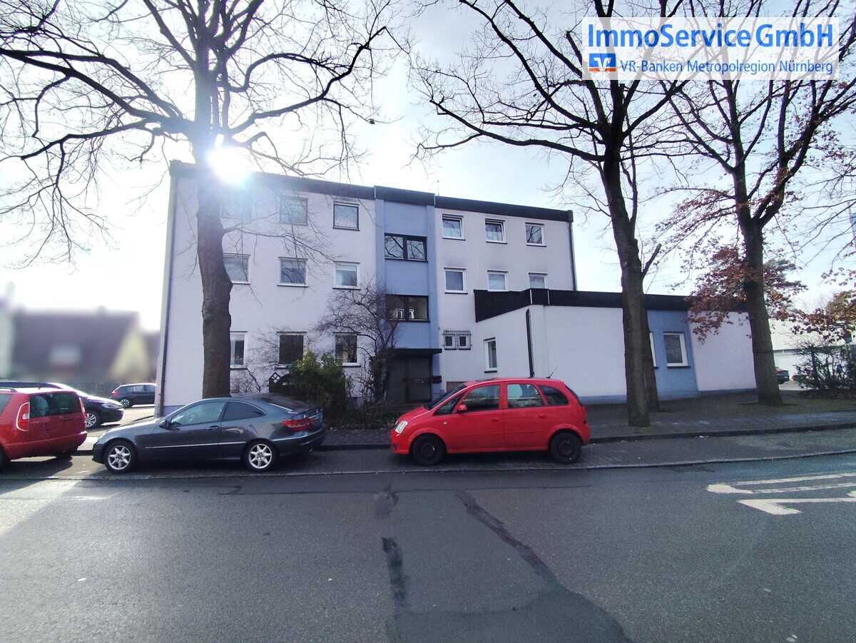 4-Familienhaus und Bankgebäude, aufgeteilt nach WEG, Garagen, Stellplätze,...