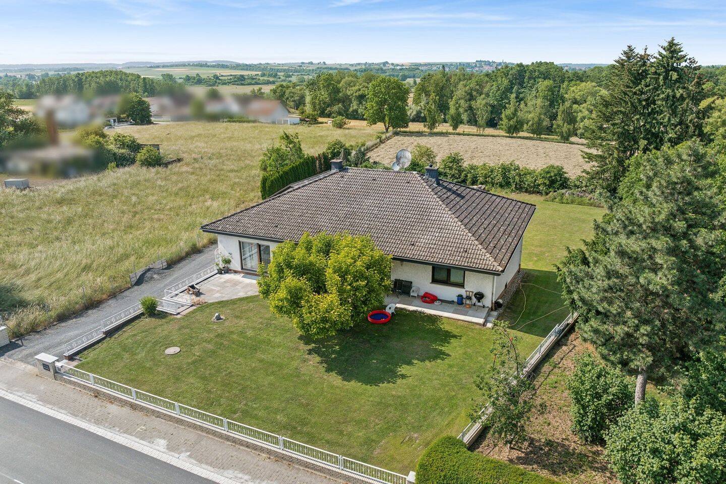 Für Pferdehalter, für die große Familie: Großer Bungalow mit Einliegerwohnung + 2226 m² Areal – Münzenberg – Vorschaubild 4